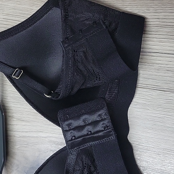 VINCE CAMUTO BRA. - Picture 5 of 7